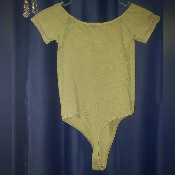 NWT Cute bodysuit - Picture 2 of 3